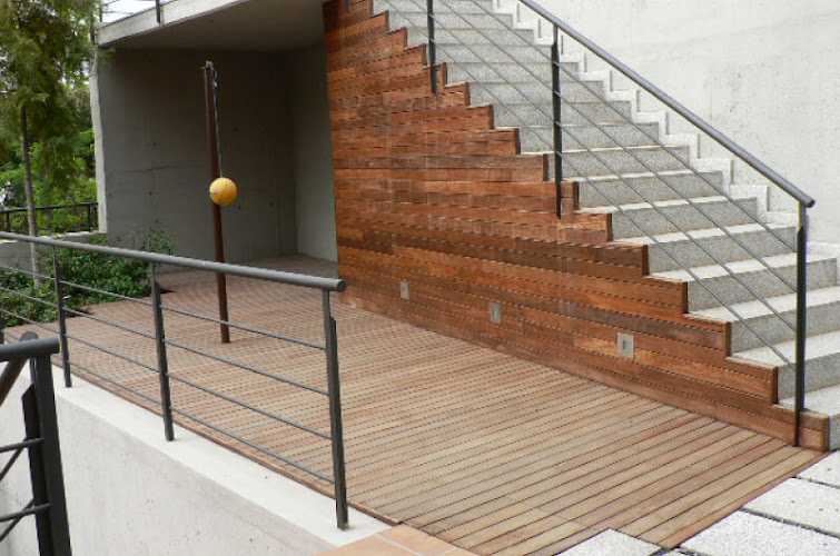 Fotografia tomada fuera de Decking Online - Fabricant de mobles en Sant Vicenç de Castellet, Barcelona