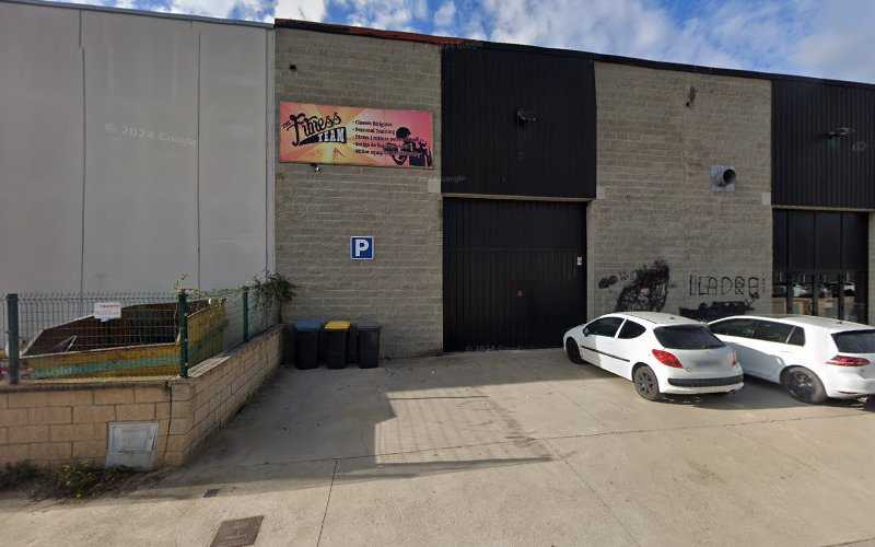 Fotografia tomada fuera de Fusteria la Central - Carpintero en La Cellera de Ter, Girona