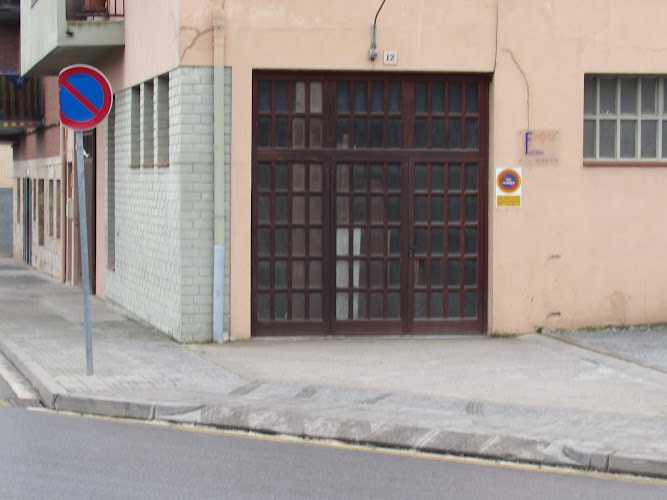 Fotografia tomada fuera de Fusteria Pou - Tienda de armarios en Sant Antoni de Vilamajor, Barcelona