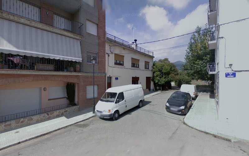 Fotografia tomada fuera de Fusteria J. Baró - Fusteria en Sant Pere de Vilamajor, Barcelona