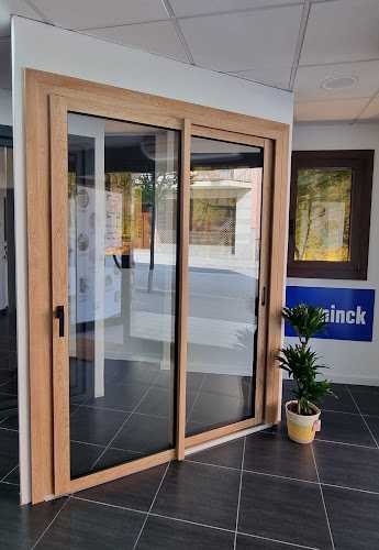 Fotografia tomada fuera de RL ALUMINIS I PVC - Ventana de aluminio en Sant Antoni de Vilamajor, Barcelona