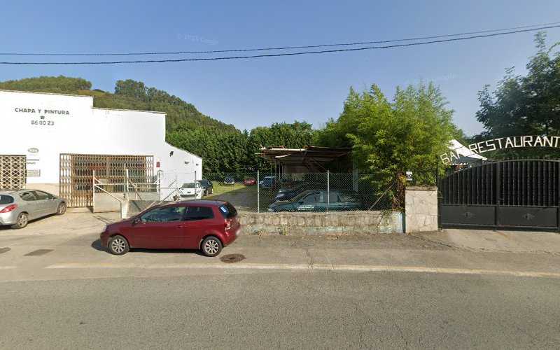 Fotografia tomada fuera de Carrocerías Samano - Taller de chapa y pintura en Castro-Urdiales, Cantabria