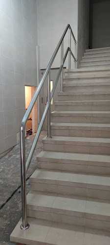 Fotografia tomada fuera de Talleres El Faro 2 - Carpintería metálica y de aluminio en Castro-Urdiales, Cantabria