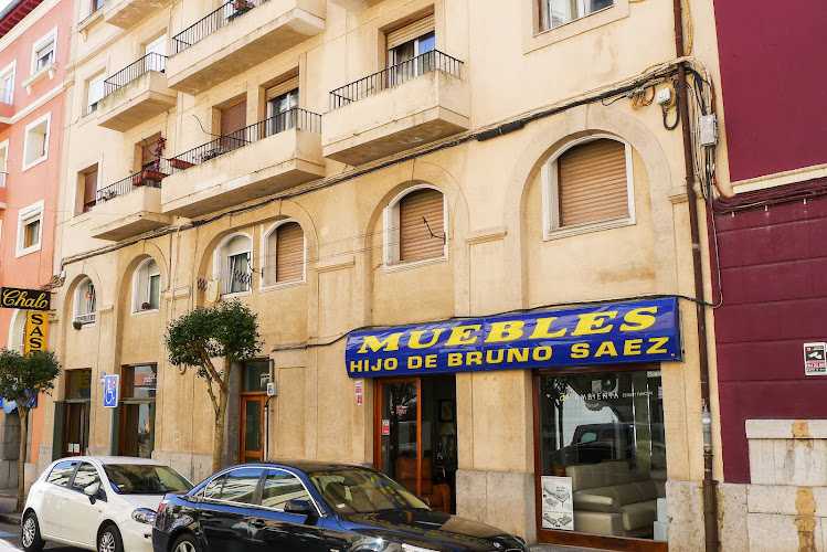 Fotografia tomada fuera de Muebles Hijo De Bruno Sáez - DECORACIÓN - Tienda de muebles en Castro-Urdiales, Cantabria