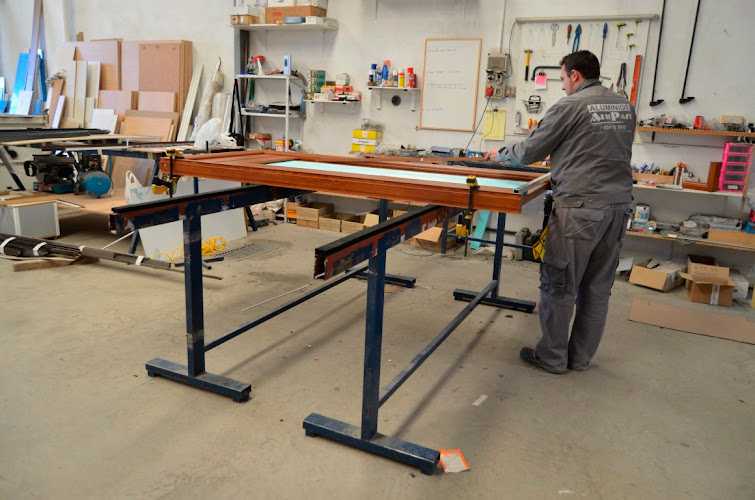 Fotografia tomada fuera de Alupast - Carpintería metálica y de aluminio en Villafranca de los Barros, Badajoz