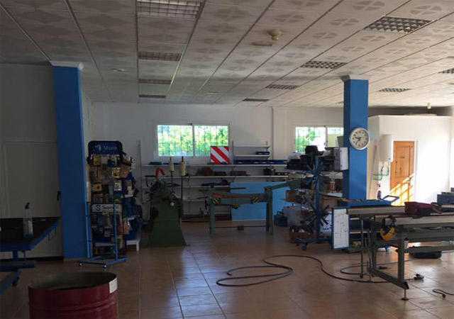 Fotografia tomada fuera de PVC y Aluminios Cala de Bou - Carpintería metálica y de aluminio en Sant Agustí des Vedrà, Baleares