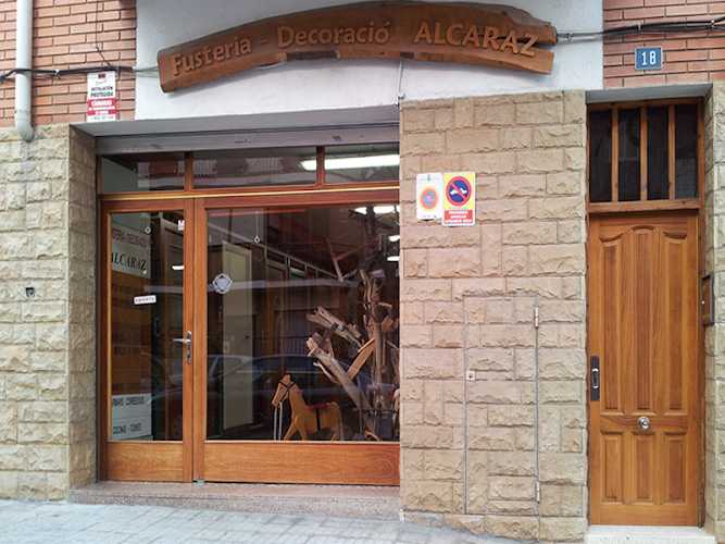 Fotografia tomada fuera de José Alcaraz - Fusteria - Treballador de la fusta en Viladecans, Barcelona