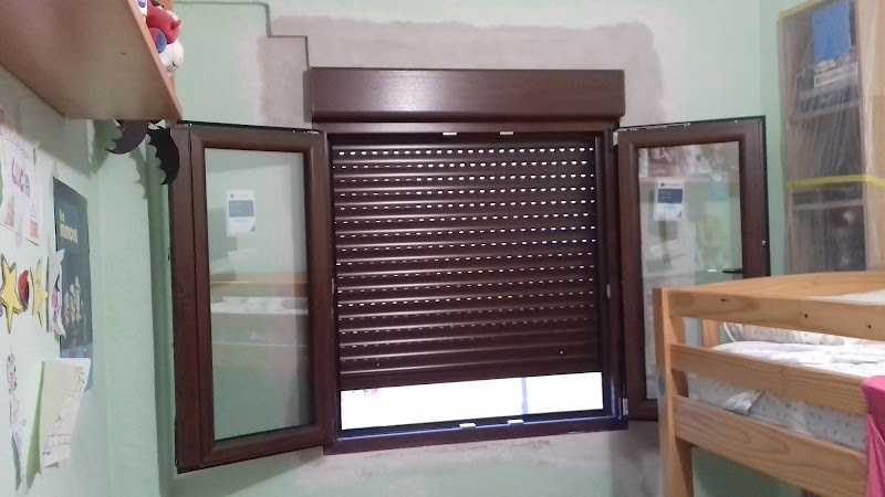 Fotografia tomada fuera de Don José, Ventanas de aluminio y PVC - Carpintería metálica y de aluminio en Badajoz, Badajoz