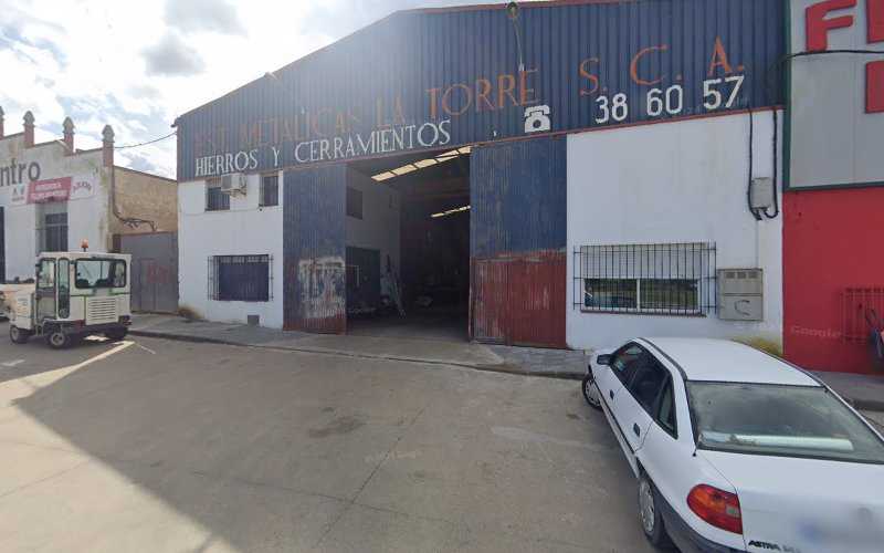 Fotografia tomada fuera de Metalicas la Torre - Carpintería metálica y de aluminio en S. Bartolomé de la Torre, Huelva