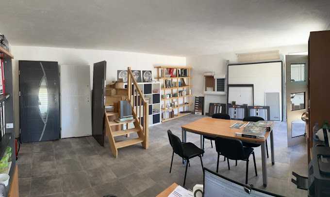 Fotografia tomada fuera de Budz: Carpinteria de Aluminio y PVC en Lleida - Carpintería metálica y de aluminio en Miralcamp, Lérida