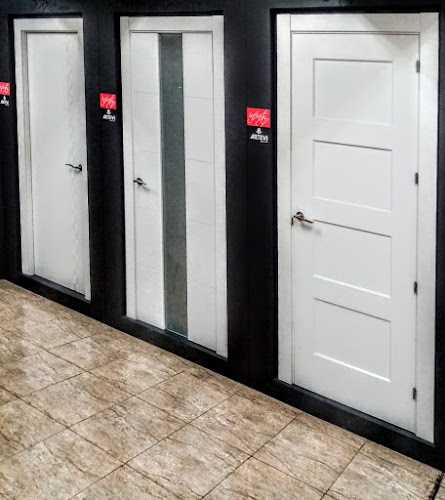 Fotografia tomada fuera de Puertas y parquets arrebola - Carpintería en L'Hospitalet de Llobregat, Barcelona