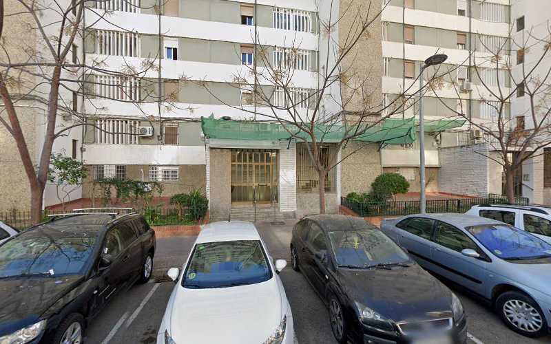 Fotografia tomada fuera de C Olmo - Carpintería metálica y de aluminio en L'Hospitalet de Llobregat, Barcelona