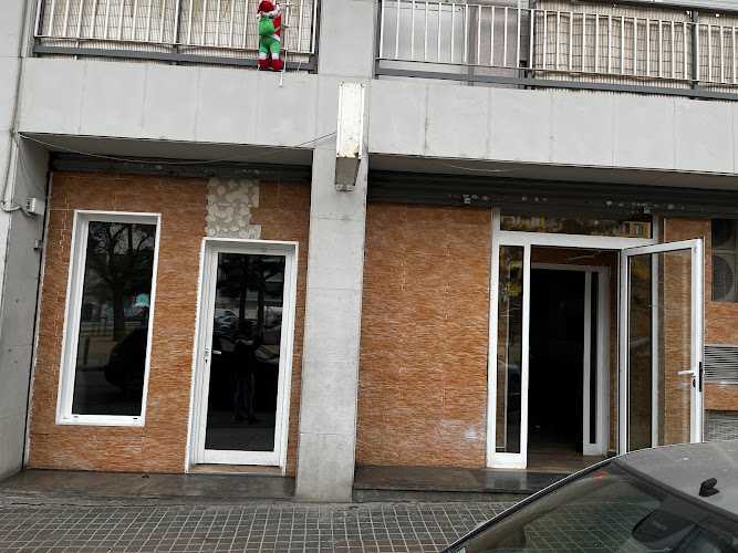 Fotografia tomada fuera de Joan Gibert S A - Fábrica de muebles en L'Hospitalet de Llobregat, Barcelona