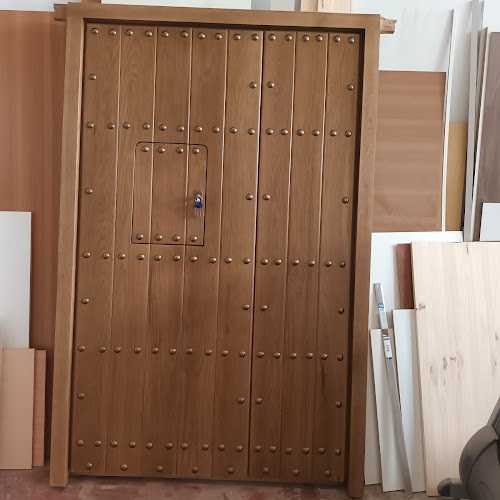 Fotografia tomada fuera de Carpinteria Ebanisteria Ortiz - Carpintero en Sevilla, Sevilla