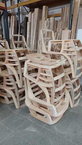 Fotografia tomada fuera de Armazones de Madera Wister Sofá S.C.C.L. - Tapicería en L'Hospitalet de Llobregat, Barcelona