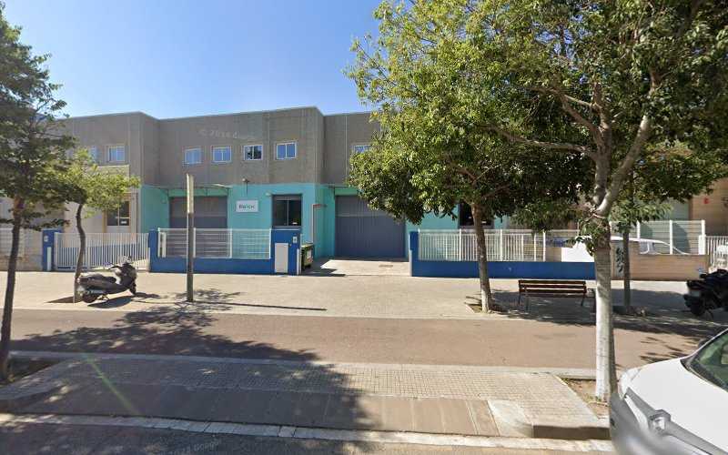 Fotografia tomada fuera de MIQUEL FRAILE - Carpintería en L'Hospitalet de Llobregat, Barcelona