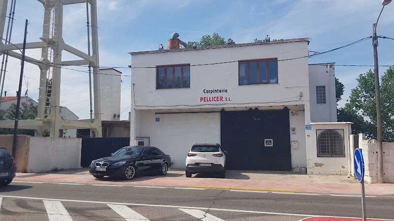 Fotografia tomada fuera de Carpintería Pellicer - Botiga d'armaris en L'Alqueria de la Comtessa, Valencia