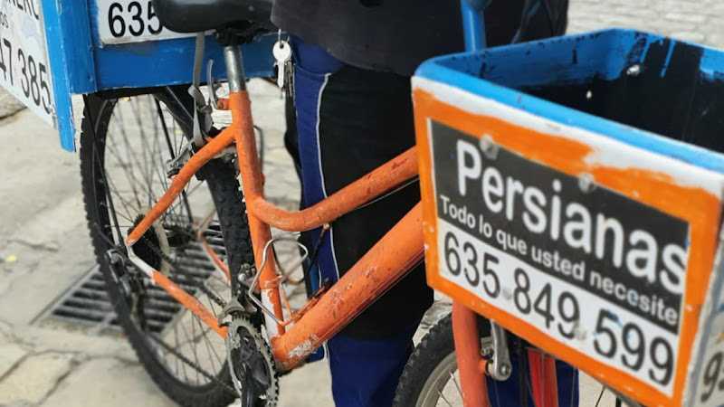 Fotografia tomada fuera de El manitas de Sevilla - Carpintería en Sevilla, Sevilla