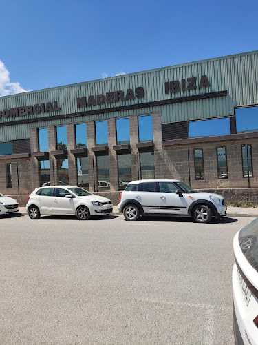 Fotografia tomada fuera de Comercial Maderas Ibiza - Establecimiento de venta de madera en Ibiza, Baleares
