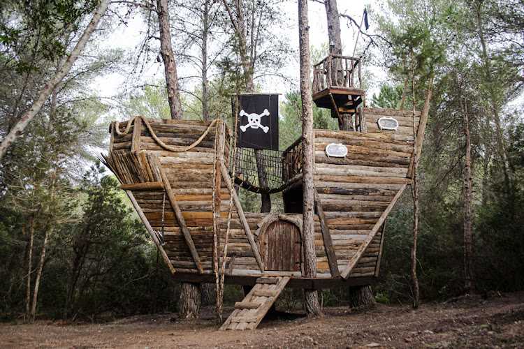 Fotografia tomada fuera de Carpinteria Ready Made Ibiza - Fuster en Sant Agusti Des Vedra, Baleares