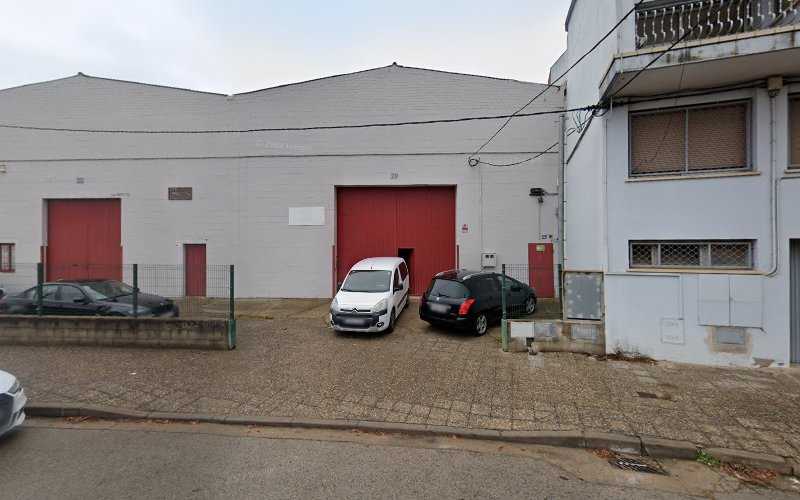 Fotografia tomada fuera de DL fuster - Carpintería en Girona, Girona