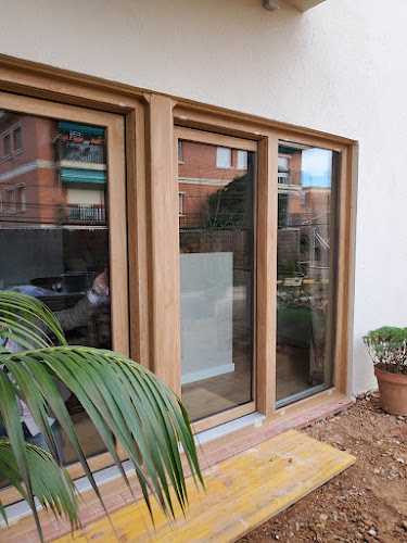 Fotografia tomada fuera de FINECOPVC Sant Cugat - Carpintería metálica y de aluminio en Sant Cugat del Vallès, Barcelona