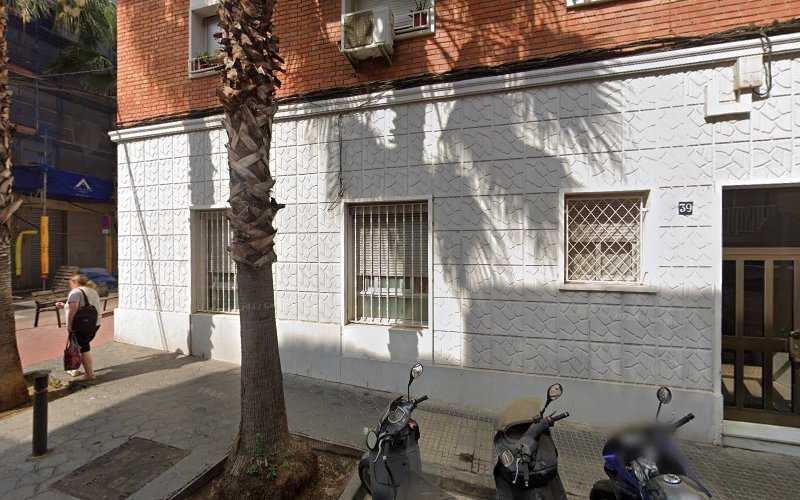 Fotografia tomada fuera de Carpintería de Aluminio Alarcon - Carpintería metálica y de aluminio en Sant Boi de Llobregat, Barcelona