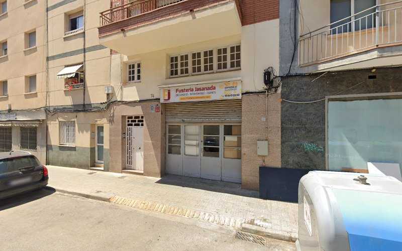 Fotografia tomada fuera de TOT FUSTA JASANADA S.L. - Tienda de armarios en Sant Boi de Llobregat, Barcelona