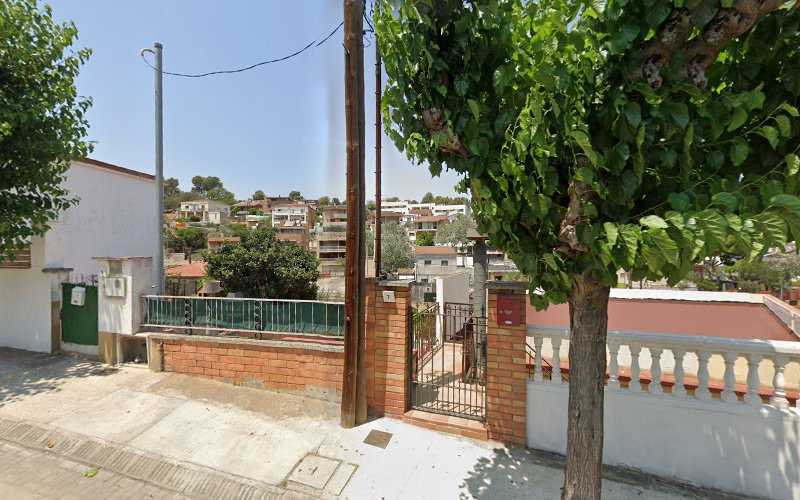 Fotografia tomada fuera de Aluminio Servicios Barcelona - Carpintería metálica y de aluminio en Sant Boi de Llobregat, Barcelona