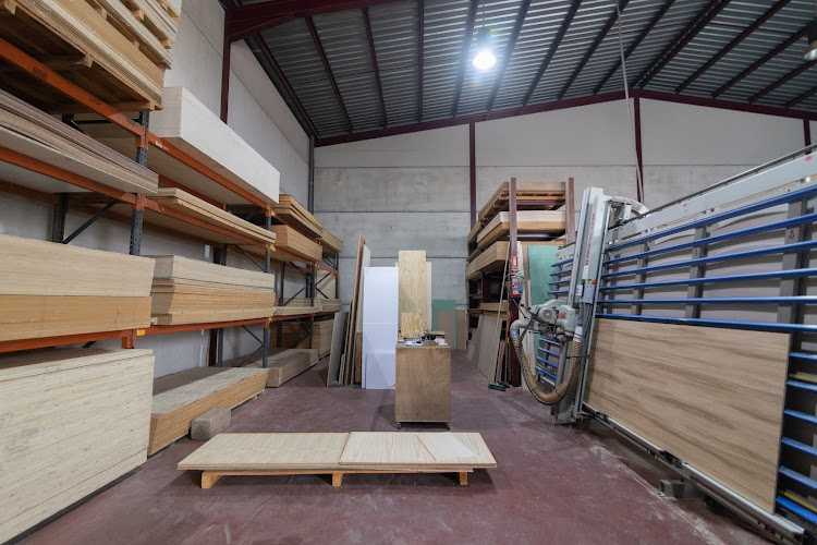 Fotografia tomada fuera de Maderas Tablemar - Empresa maderera en Sanlúcar de Barrameda, Cádiz
