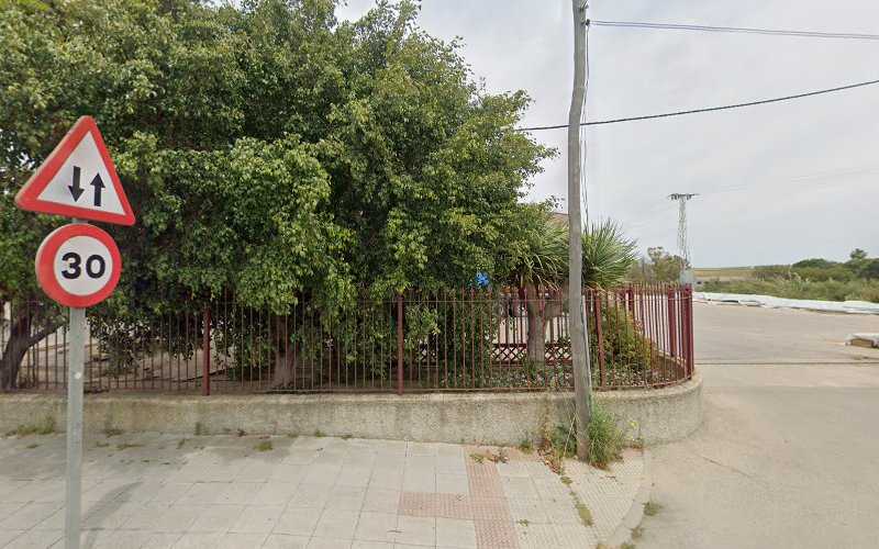 Fotografia tomada fuera de Maderas Romero Delgado S.L. - Establecimiento de venta de madera en Sanlúcar de Barrameda, Cádiz