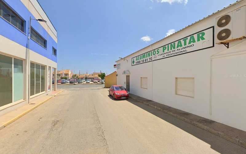 Fotografia tomada fuera de Curvados Pinatar - Carpintería metálica y de aluminio en San Pedro del Pinatar, Murcia