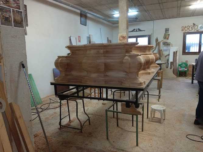 Fotografia tomada fuera de Ebanistería Religiosa Manuel Torres - Cabinet store en La Rambla, Córdoba