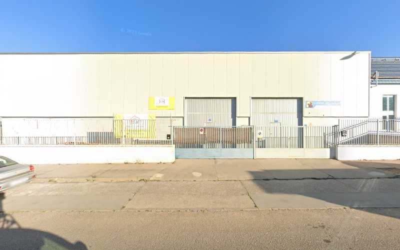 Fotografia tomada fuera de METAL y MADERA ATHENEA S.L. - Carpintería metálica y de aluminio en Valladolid, Valladolid