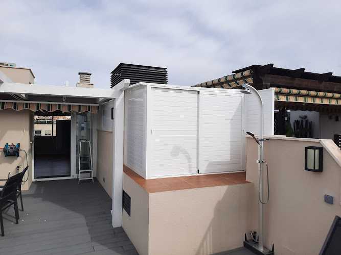 Fotografia tomada fuera de Aluminios Vistamar - Carpintería metálica y de aluminio en Rincón de la Victoria, Málaga