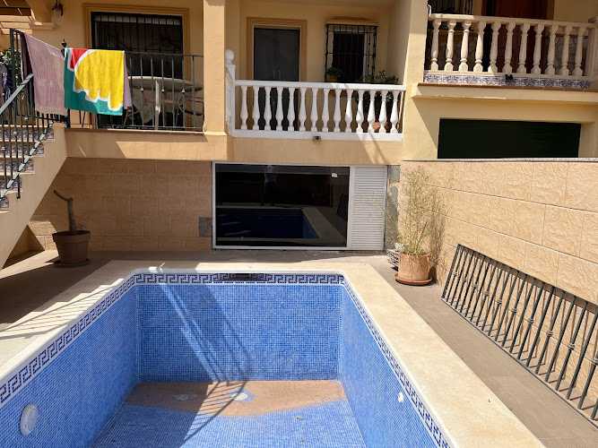 Fotografia tomada fuera de Cerramientos Homesur - Cristalero en Rincón de la Victoria, Málaga