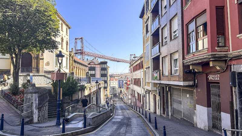 Fotografia tomada fuera de CARPINTERÍA DE ALUMINIO TESLA - Carpintería metálica y de aluminio en Portugalete, Vizcaya