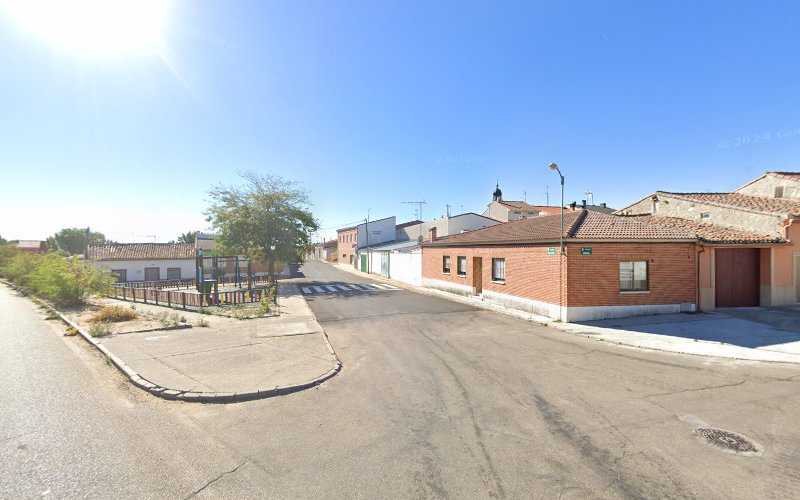 Fotografia tomada fuera de Maderas Fernández Garrido - Tienda de armarios en Villaverde de Medina, Valladolid