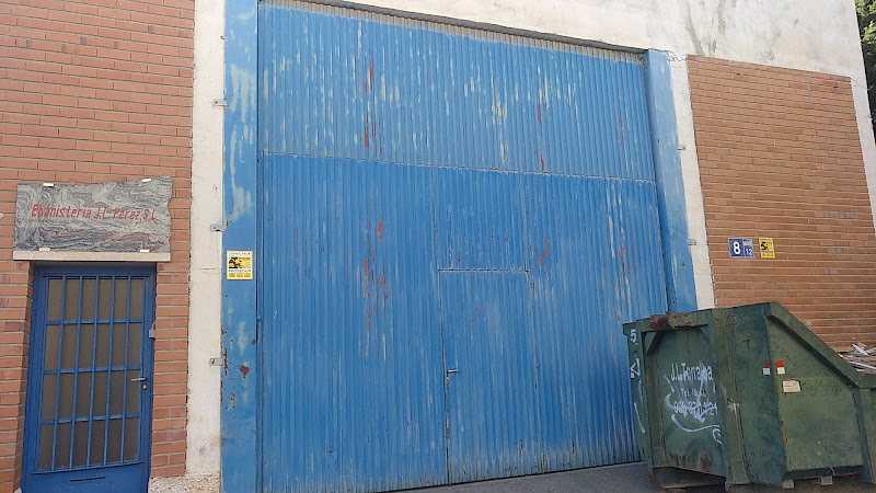 Fotografia tomada fuera de Ebanistería J.L. Pérez - Tienda de armarios en Cuarte de Huerva, Zaragoza