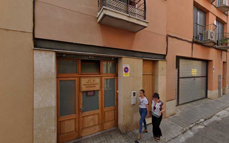 Fotografia tomada fuera de Carlesfust - Carpintero en Vilanova i la Geltrú, Barcelona
