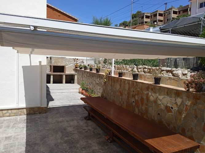 Fotografia tomada fuera de Aluminios Torres - Carpintería metálica y de aluminio en Vilanova i la Geltrú, Barcelona