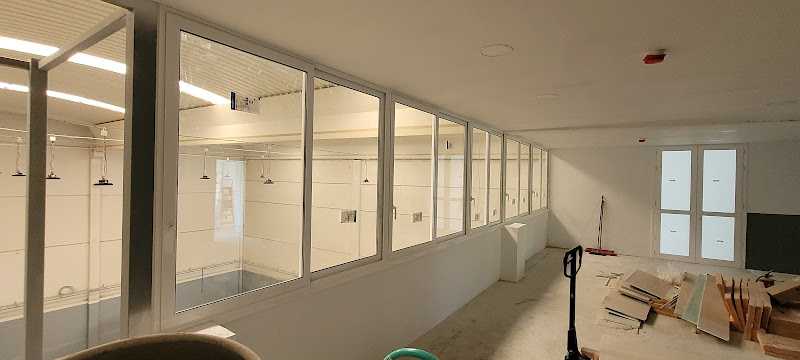 Fotografia tomada fuera de Aluminios Lorenzo - Carpintería metálica y de aluminio en Vilanova i la Geltrú, Barcelona