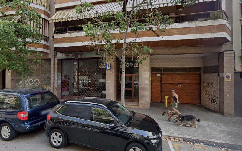Fotografia tomada fuera de Viperfil Aluminis - Carpintería metálica y de aluminio en Vilanova i la Geltrú, Barcelona