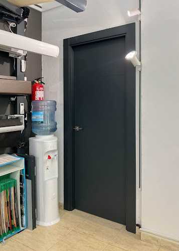 Fotografia tomada fuera de Puertas interiores - Tienda de artículos para el hogar en Vilanova i la Geltrú, Barcelona