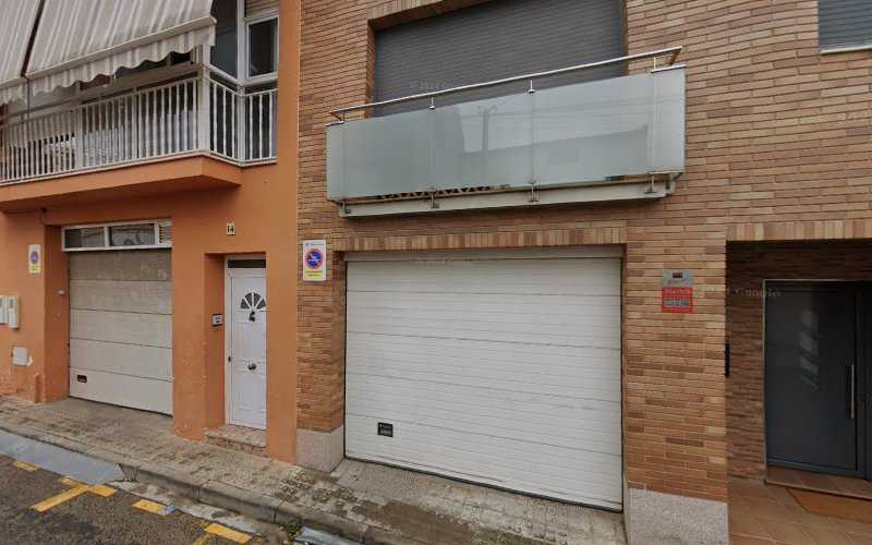 Fotografia tomada fuera de Aluminios La Collada - Metal·listeria en Vilanova i la Geltrú, Barcelona