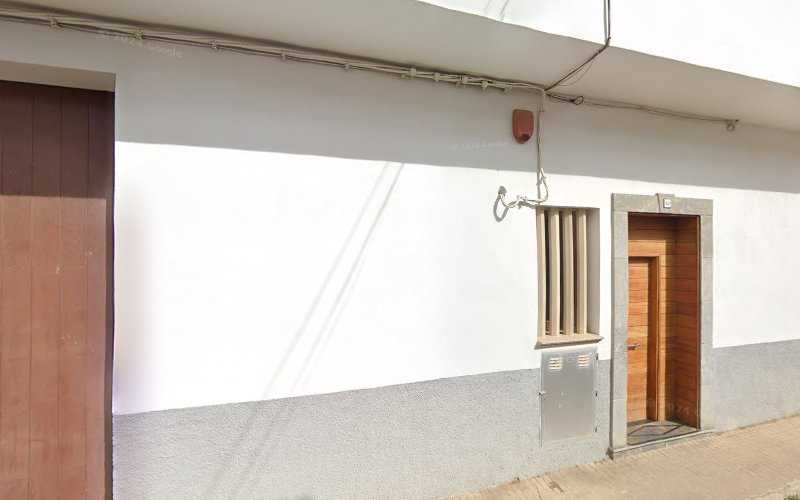 Fotografia tomada fuera de Fusteria germans artigues - Carpintería en Vilafranca de Bonany, Baleares