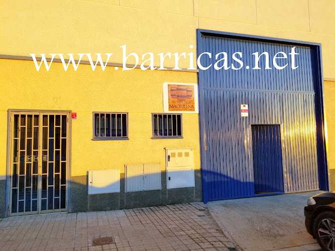 Fotografia tomada fuera de Toneleria Madrileña - Carpintero en Torres de la Alameda, Madrid