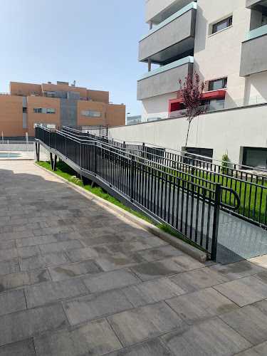 Fotografia tomada fuera de ARH Montajes Metálicos. Cerrajería. - Cerrajero en Torres de la Alameda, Madrid