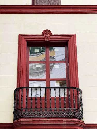 Fotografia tomada fuera de Aluminios Nazarenos Los Bermejales - Carpintería metálica y de aluminio en Sevilla, Sevilla