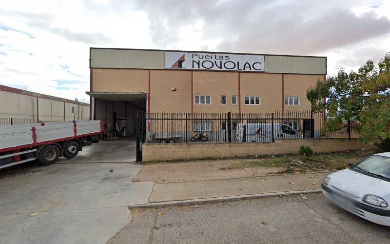 Fotografia tomada fuera de Puertas Novolac - Fábrica de puertas en Villacañas, Toledo